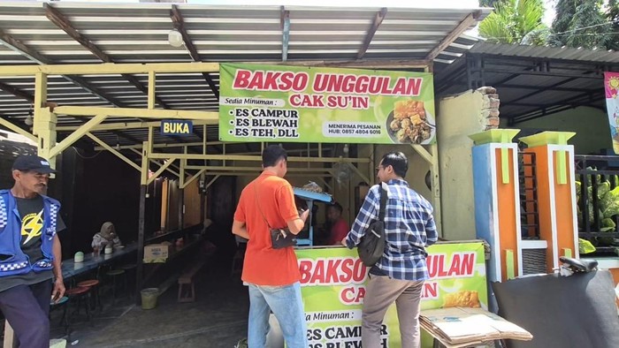 Pedagang bakso di Lamongan