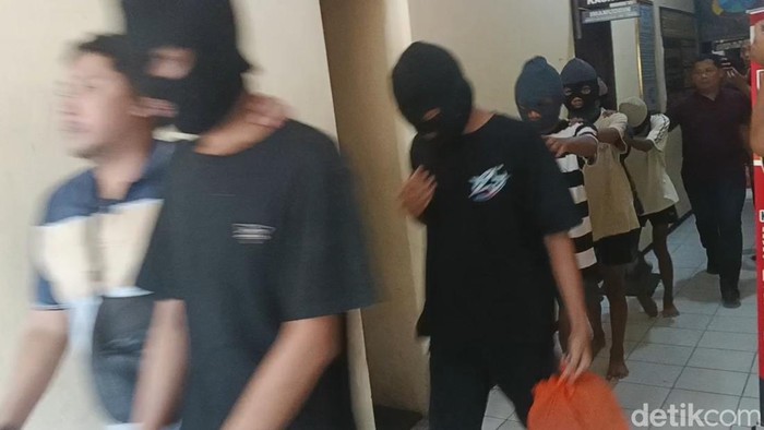Pelaku pemerkosaan gadis 15 tahun di Sampang saat dilimpahkan ke Kejaksaan
