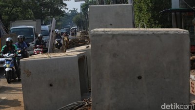 Pembangunan Saluran Air di Joglo Raya Picu Kepadatan Lalu Lintas