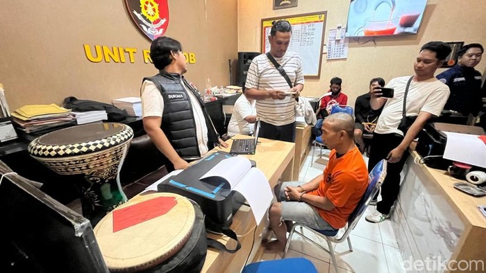 Bambang (47), pelaku pembobolan dapur SPPG di Desa Pekukuhan, Mojosari, Mojokerto