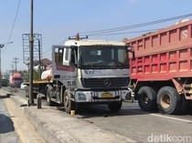 Truk Trailer Mogok di Pantura Demak Bikin Macet 4,3 Km