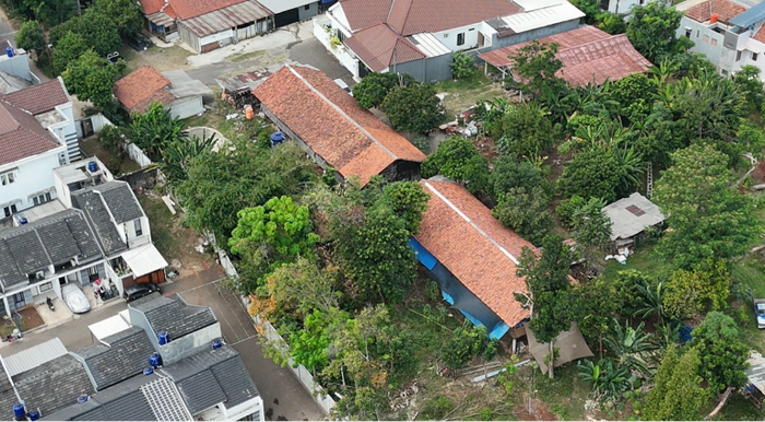 Peternakan ayam dekat klaster rumah di Ciputat, Tangerang Selatan.