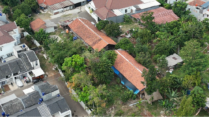 Peternakan ayam dekat klaster rumah di Ciputat, Tangerang Selatan.