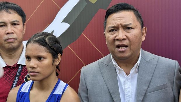 Petinju Anggie Intania Chalik sukses mempersembahkan medali emas bagi Indonesia di Asian Boxing U19 & U23 Championships 2026 usai mengalahkan petinju India.