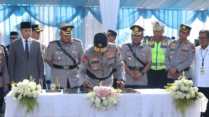 Kapolda Jatim Irjen Nanang Avianto meresmikan peningkatan status Polres Tuban Polresta