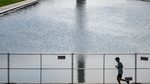 Potret Pagar Mengelilingi Kolam Refleksi Monumen Lincoln
