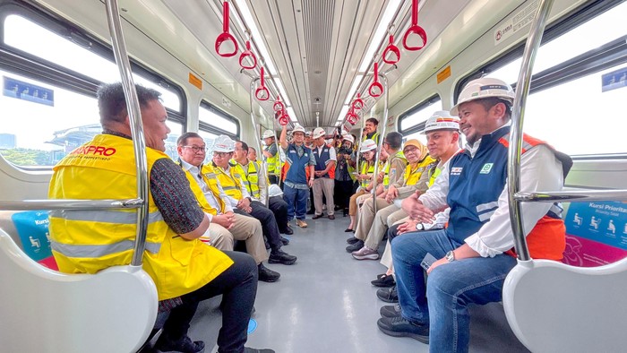 Pramono Tinjau LRT Jakarta Fase 1B, Waskita Karya Target Rampung Tepat Waktu