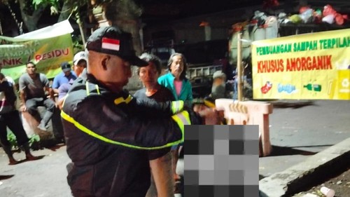 Pria inisial JS (18), pencuri motor Vario terparkir di depan Terminal Tegal, saat ditangkap polisi. (Dok. Polsek Denpasar Barat)
