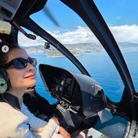 Prilly juga menikmati pemandangan Prancis dari atas dengan menaiki helikopter. Oh, to be in love and traveling to places youve never been before. I already know this will be one of those moments Ill keep wishing I could go back to (Oh, betapa indahnya jatuh cinta dan bepergian ke tempat-tempat yang belum pernah dikunjungi sebelumnya. Aku tahu ini akan menjadi salah satu momen yang akan selalu kuinginkan untuk bisa kuulangi), tulis Prilly dalam unggahannya. Foto: Instagram/@prillylatuconsina96