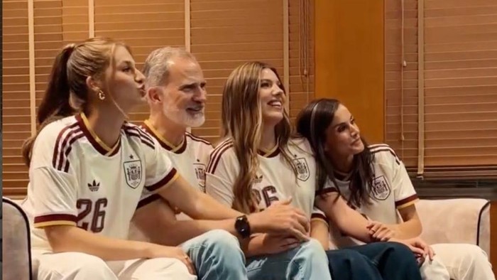 Raja Felipe VI bersama anggota keluarga kerajaan turut nonton bareng (nobar) Spanyol lolos final Piala Dunia 2026. (IG resmi Rumah Tangga Kerajaan Spanyol)