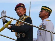 Raja Terlama Berkuasa di Dunia Genap 80 Tahun, Sultan Brunei Rayakan Hari Bersejarah dengan Parade Megah
