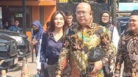 Saya sebagai warga negara yang baik, saya hadir di sini dan setelah sidangnya terlaksana di Pengadilan Negeri Jakarta Selatan, kata Sarwendah saat ditemui di Pengadilan Negeri Jakarta Selatan, Rabu (15/7/2026). Foto: Muhammad Ahsan Nurrijal/detikcom