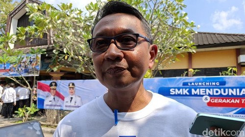 Sekretaris Dinas Pendidikan, Pemuda, dan Olahraga (Dikpora) NTB, Bowo Soesatyo, Rabu (15/7/2026). (Foto: Ahmad Viqi/detikBali).