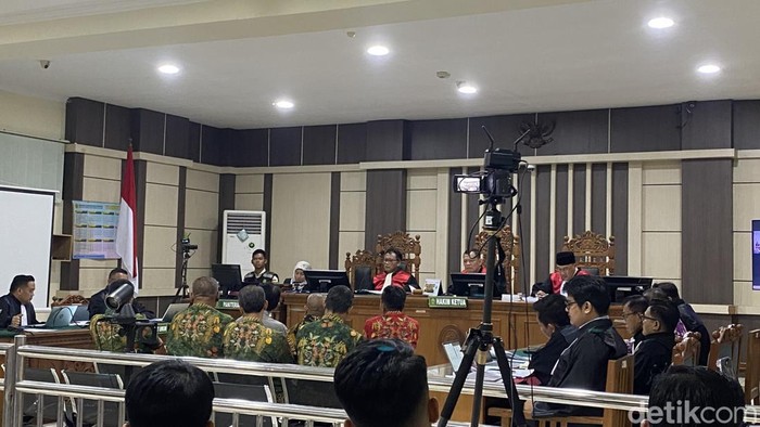 Suasana sidang pemeriksaan saksi camat di Pengadilan Tipikor Semarang, Kecamatan Semarang Barat, Kota Semarang, Rabu (15/7/2026).