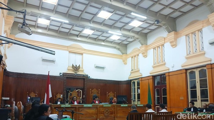 Sidang tuntutan korupsi kapal di ruang Tipikor, Pengadilan Negeri (PN) Medan, Selasa (14/7/2026) malam.
(Juita Sinuhaji/detikSumut)