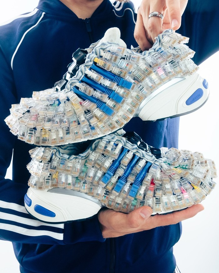 Sneakers Adidas dari Kabel