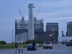 Starbase Bergemuruh! Booster 20 Menuju Landasan, SpaceX Siap Uji Terbang Starship ke-13