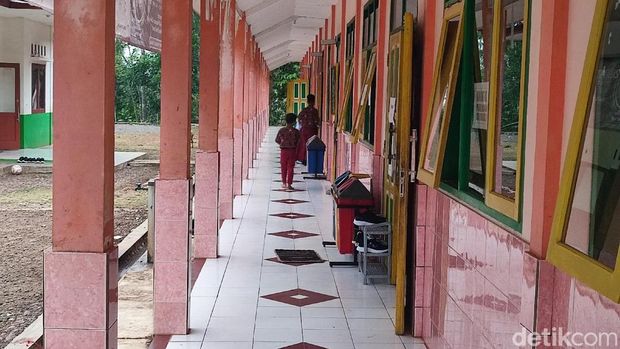 Suasana SDN 2 Salakaria, Kecamatan Sukadana, Kabupaten Ciamis yang hanya mendapat 1 murid di tahun ajaran 2026/2027 Suasana SDN 2 Salakaria, Kecamatan Sukadana, Kabupaten Ciamis yang hanya mendapat 1 murid di tahun ajaran 2026/2027