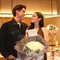 Tahun ini menjadi yang pertama untuk Syifa merayakan ulang tahunnya bersama suami. Syifa dan El memilih menghabiskan waktu dengan dinner romantis berdua. Foto: Instagram/@syifahadju