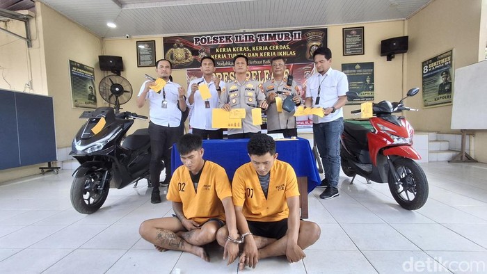 Tampang kedua pelaku curanmor di Palembang saat diamankan oleh pihak kepolisian