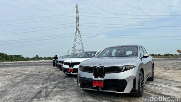 detikOto berkesempatan untuk langsung melakukan test drive The New BMW iX3 di Bangkok, Thailand.