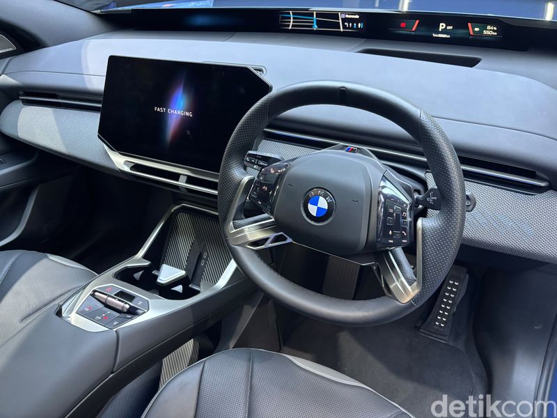 detikOto berkesempatan untuk langsung melakukan test drive The New BMW iX3 di Bangkok, Thailand.