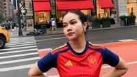 Gaya Sporty Yura Yunita Nonton Piala Dunia 2026 di AS, Stylish Pakai Jersey