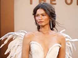 Viral Makeup Zendaya di Premiere 'The Odyssey', Tanpa Eyeshadow & Maskara