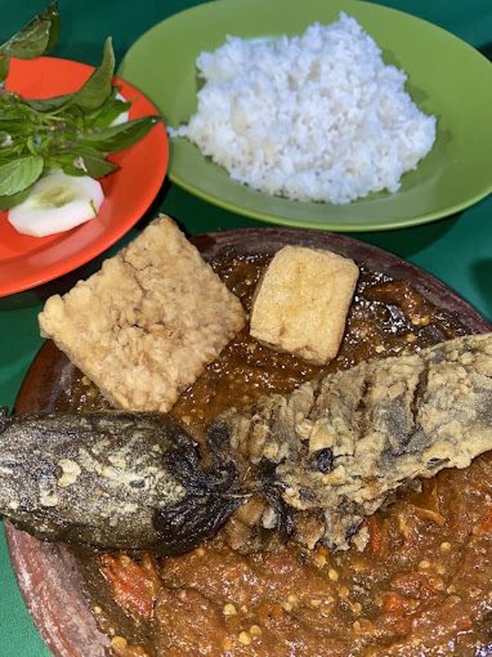 10 Pecel Lele Enak di Jakarta, Lauknya Melimpah Mulai Rp 15 Ribuan!