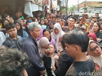 Reka Ulang Pembunuhan Bos Bengkel Purwokerto, Anak Korban Histeris