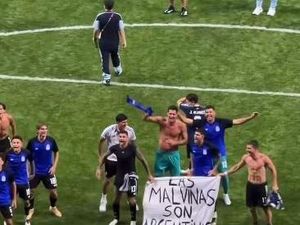 Spanduk Malvinas Picu Investigasi FIFA, Ini Akar Konflik Argentina dan Inggris