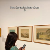 Ayu Ting Ting membagikan momen museum date-nya bersama Kevin Gusnadi melalui video singkat di TikToknya. Dalam video tersebut Ayu membandingkan caranya memotret Kevin dan cara Kevin memotret dirinya. Foto: TikTok/@ayutingting