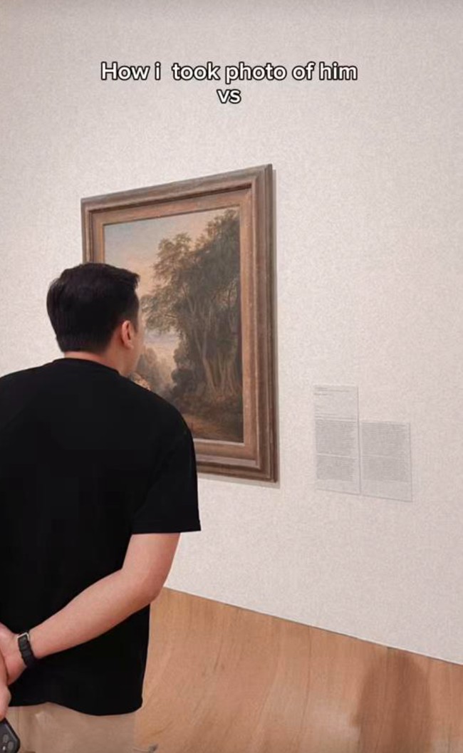 Sementara Ayu tampak hanya membagikan potret Kevin yang difoto dari belakang oleh dirinya. Terlihat Kevin yang tampil santai kenakan kaos hitam dipadukan celana coklat. Foto: TikTok/@ayutingting