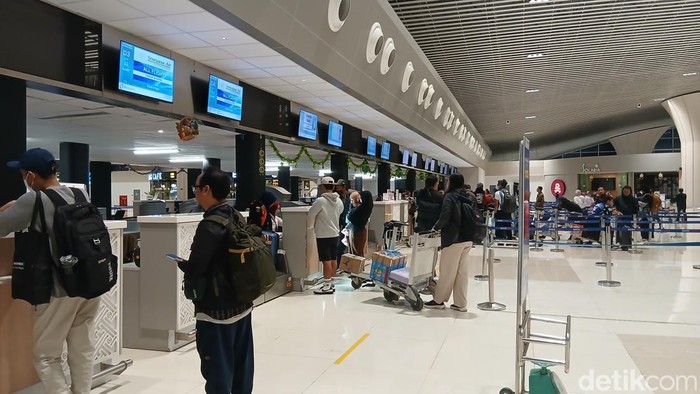 Bandara Internasional Sultan Hasanuddin di Kabupaten Maros.