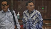 Pemeriksaan dilakukan terkait kasus dugaan suap pengondisian hasil audit BPK di Kabupaten Muara Enim, Sumatera Selatan. 