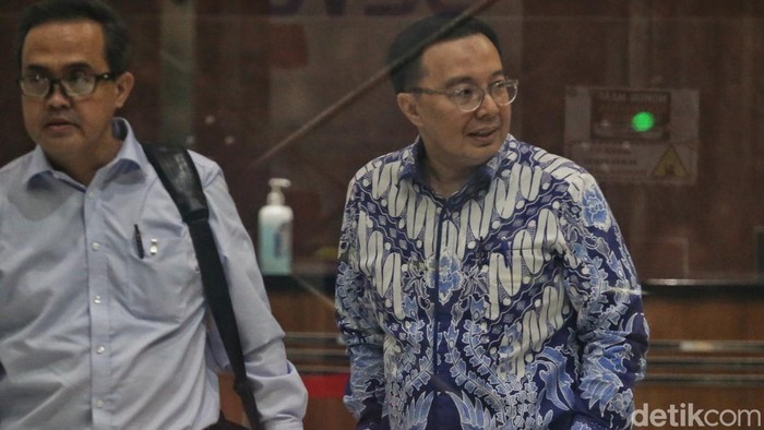 Anggota V Badan Pemeriksa Keuangan (BPK) RI Bobby Adhityo Rizaldi menjalani pemeriksaan sebagai saksi di Gedung Merah Putih KPK, Jakarta, Kamis (16/7/2026).