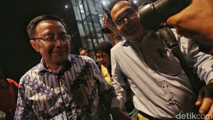 Anggota V Badan Pemeriksa Keuangan (BPK) RI Bobby Adhityo Rizaldi menjalani pemeriksaan sebagai saksi di Gedung Merah Putih KPK, Jakarta, Kamis (16/7/2026).