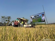 Gus Barra Salurkan Bantuan Sarpras Pertanian untuk Petani Mojokerto