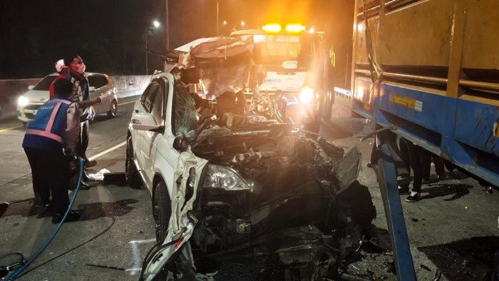 CR-V tabrak truk di Tol Singosari tewaskan 5 orang