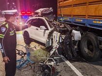 Video: Honda CR-V Ringsek Tak Berbentuk Usai Hantam Truk di Tol Pandaan