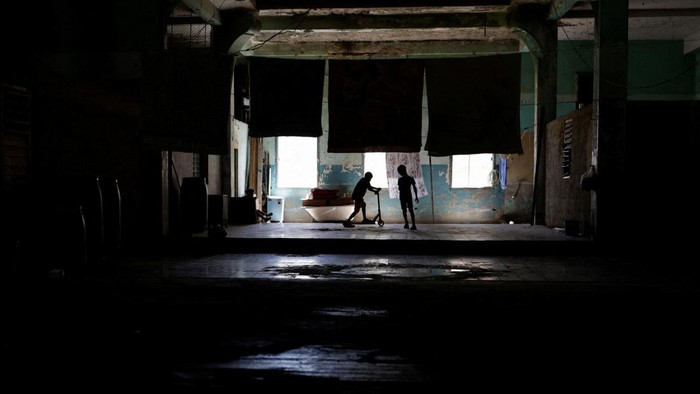 A man checks his phone at a park as Cuba's national power grid collapsed, marking the third major outage in nine days, in Havana, Cuba, July 14, 2026. REUTERS/Norlys Perez