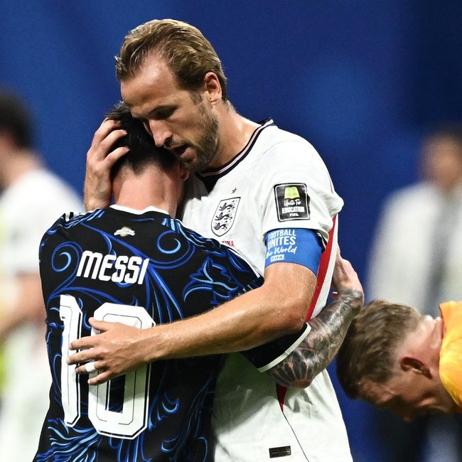 Di Balik Drama Semifinal, Messi Langsung Hibur Harry Kane dengan Sebuah Pelukan