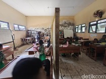 Miris! SD di Sidoarjo Cuma Punya 3 Kelas, Langganan Banjir Rob