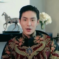 Gaya Giorgio Antonio Berbatik saat Klarifikasi Hubungannya Dengan Sarwendah