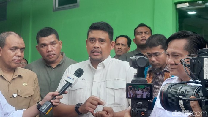 Gubsu Bobby Nasution meninjau Puskesmas Mandrehe di Kabupaten Nias Barat yang bakal ditingkatkan fasilitas rawat inap