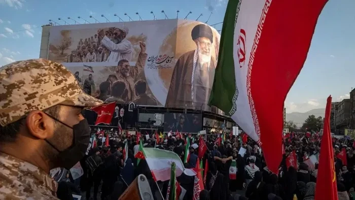 Media penyiaran milik negara Iran melaporkan bahwa angkatan bersenjata Iran telah melakukan serangan terhadap sejumlah target AS.