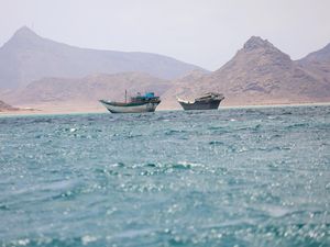 Video Iran Minta Houthi Tutup Jalur Minyak Laut Merah Jika AS Menyerang
