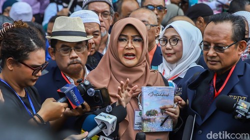 Jaksa penuntut umum (JPU) meminta majelis hakim Pengadilan Negeri Jakarta Timur menolak seluruh nota keberatan atau eksepsi yang diajukan terdakwa Tifauzia Tyassuma atau dr Tifa. Dalam sidang, Kamis (16/7/2026), jaksa menilai surat dakwaan telah disusun secara cermat, jelas, dan lengkap.