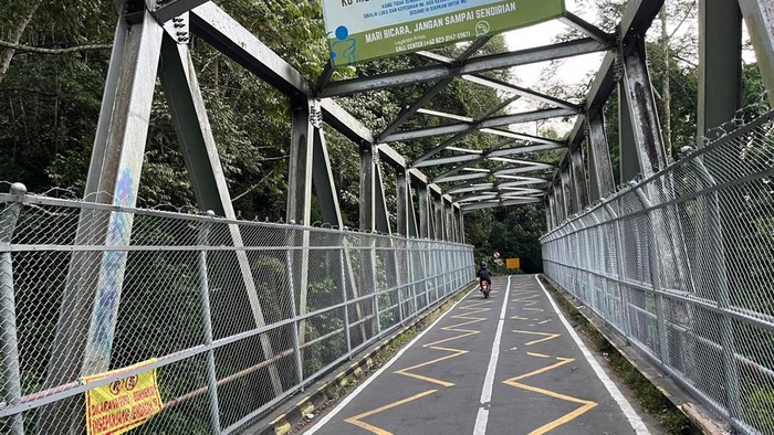 Jembatan Cangar yang sudah dipasang pagar demi mencegah tindakan bunuh diri terjadi lagi.