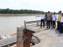 Pengendara Diminta Lewat Jalur Alternatif Imbas Jalan Longsor di Muba